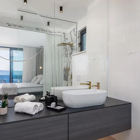 Luxury Aurora By The Sea